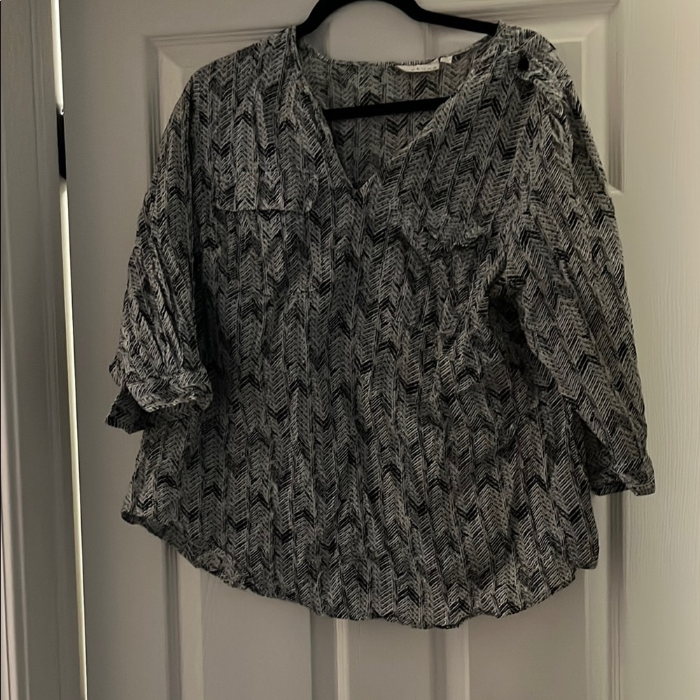 Women's Black and White Patterned Top